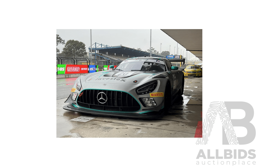 Hot Lap in a V8 Experience