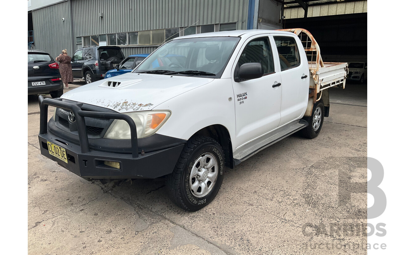 3/2006 Toyota Hilux SR (4x4) KUN26R Dual C/Chas White Turbo Diesel 3.0L