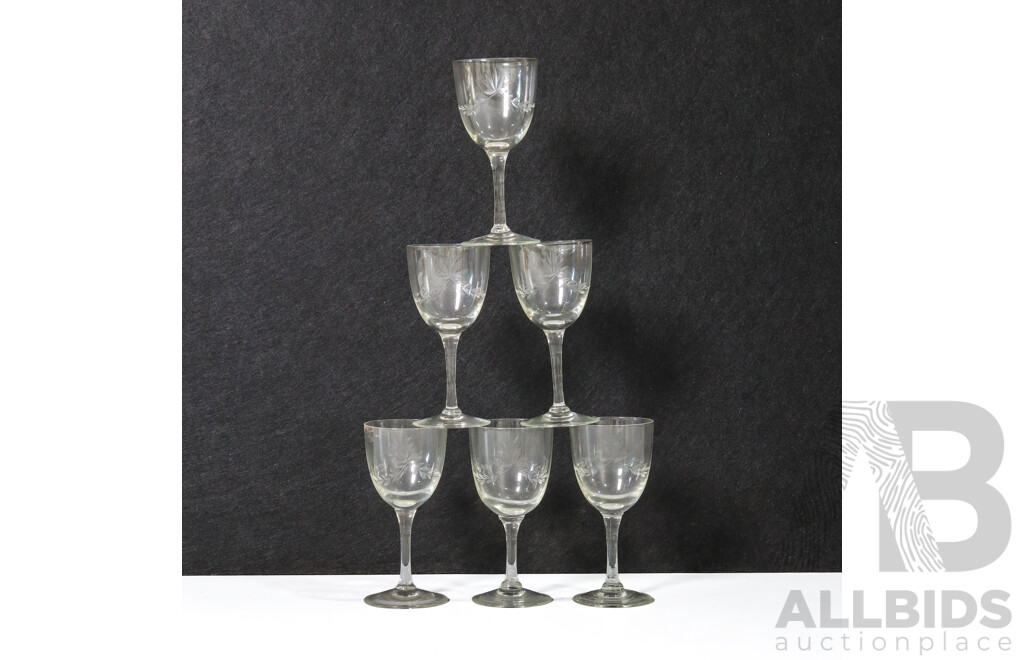 Set of 6 Sherry Glasses Engraved with Leaves