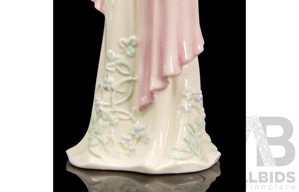 Royal Doulton Porcelain Figure Impressions in Loving Arms