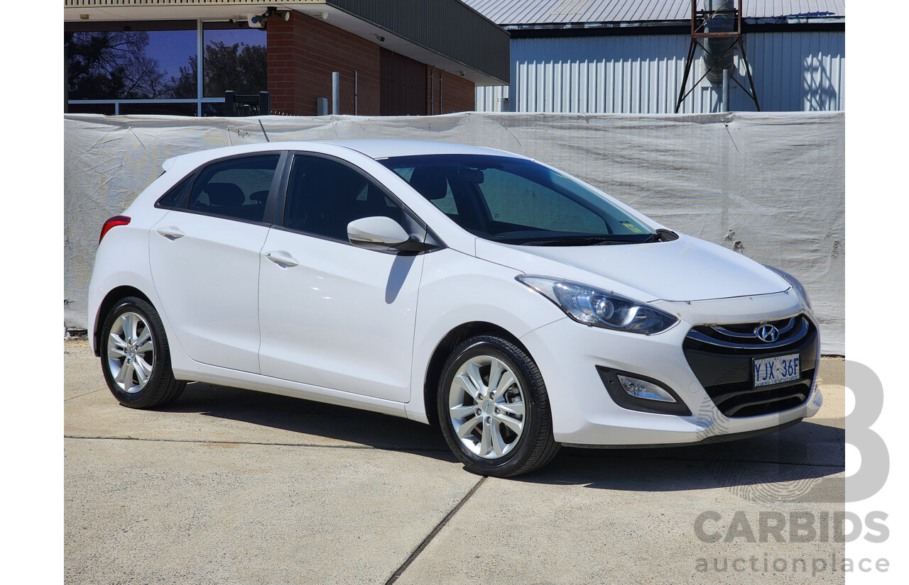2/2014 Hyundai i30 Trophy GD MY14 5d Hatchback White 1.8L