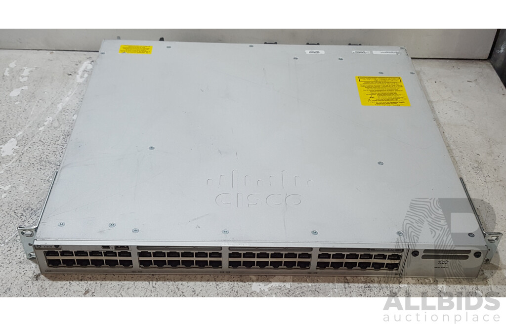 Cisco (C9300-48P-E) Catalyst 9300 48 PoE+ 48-Port Gigabit Switch