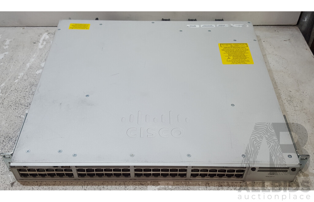 Cisco (C9300-48P-E) Catalyst 9300 48 PoE+ 48-Port Gigabit Switch