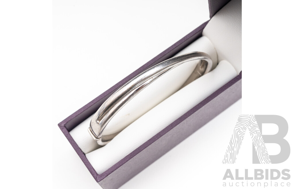 925 Sterling Silver Hinged Crossover Bangle - 30.07gms