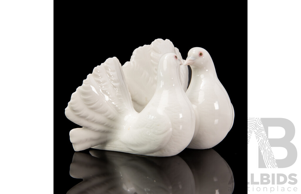 Couple of Doves by Antonio Ballester for Lladro