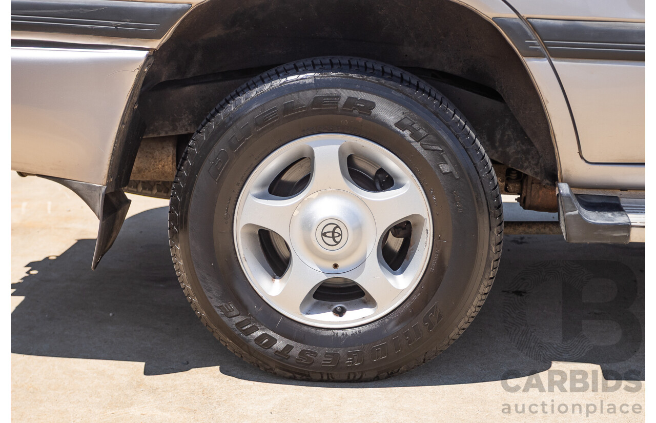 10/2002 Toyota Landcruiser GXL (4x4) FZJ105R 4D Warm Silver Metallic V8 4.7L - 8 Seater