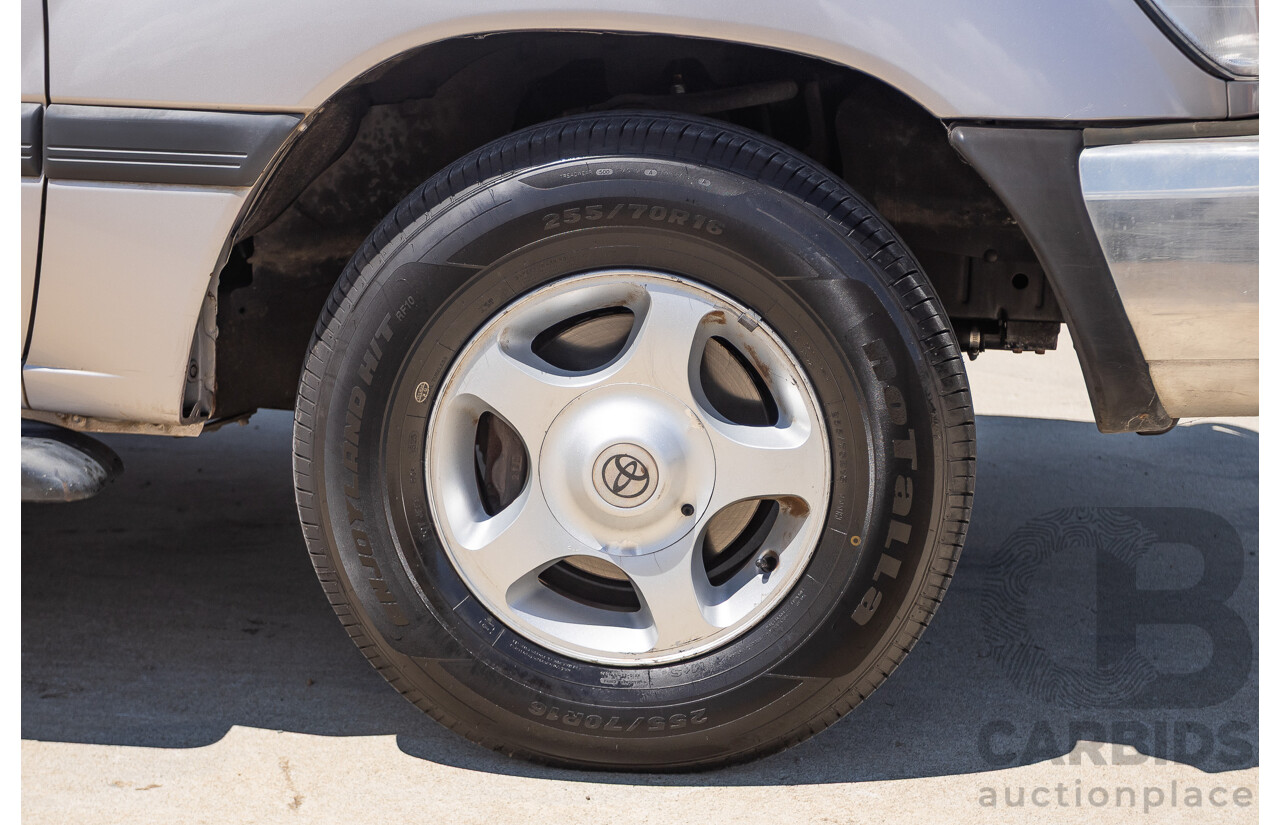 10/2002 Toyota Landcruiser GXL (4x4) FZJ105R 4D Warm Silver Metallic V8 4.7L - 8 Seater