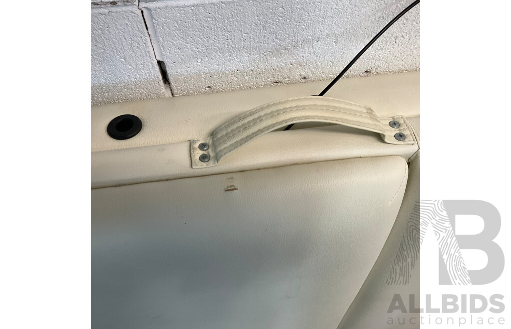 Crane Massage Table with Carry Bag