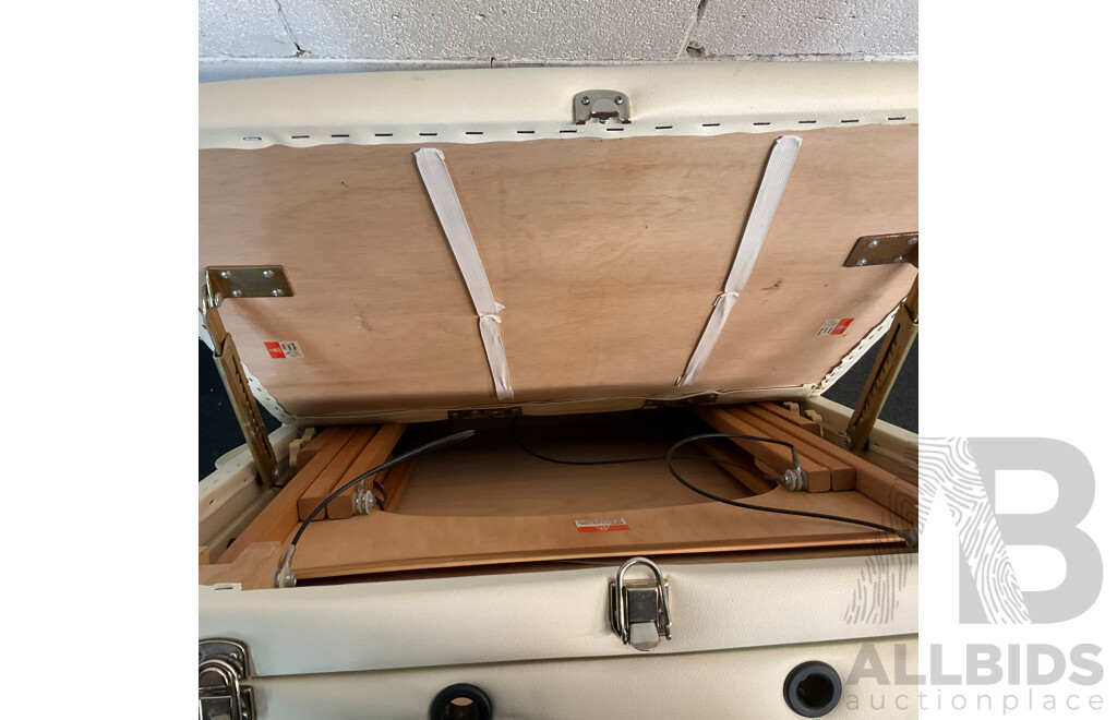 Crane Massage Table with Carry Bag