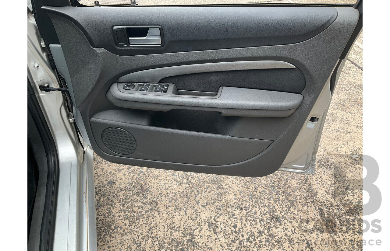 3/2007 Ford Focus Zetec LS 5d Hatchback Pure Silver Metallic  2.0L