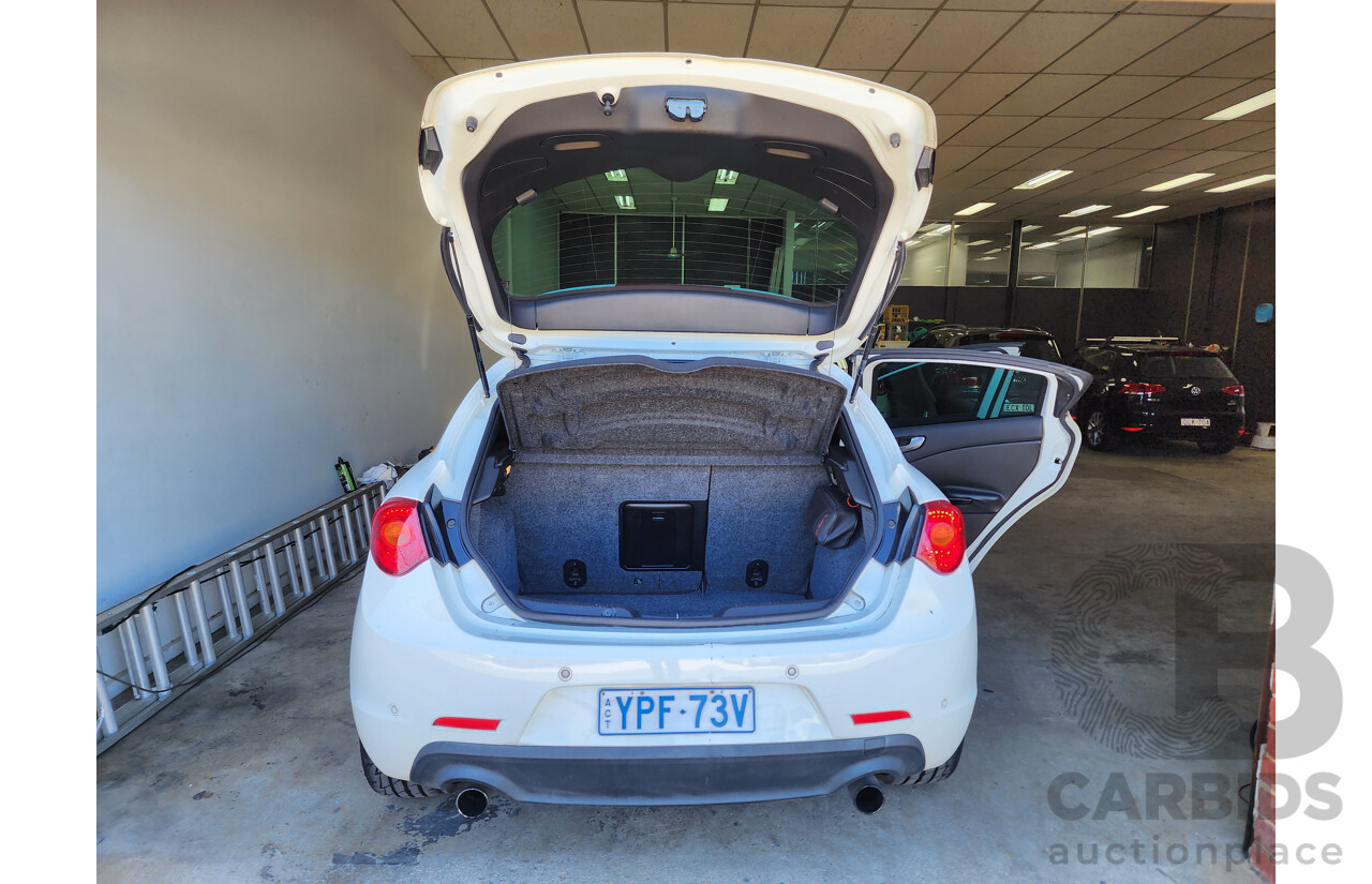 5/2012 Alfa Romeo Giulietta 2.0 Jtd-M  5d Hatchback White 2.0L