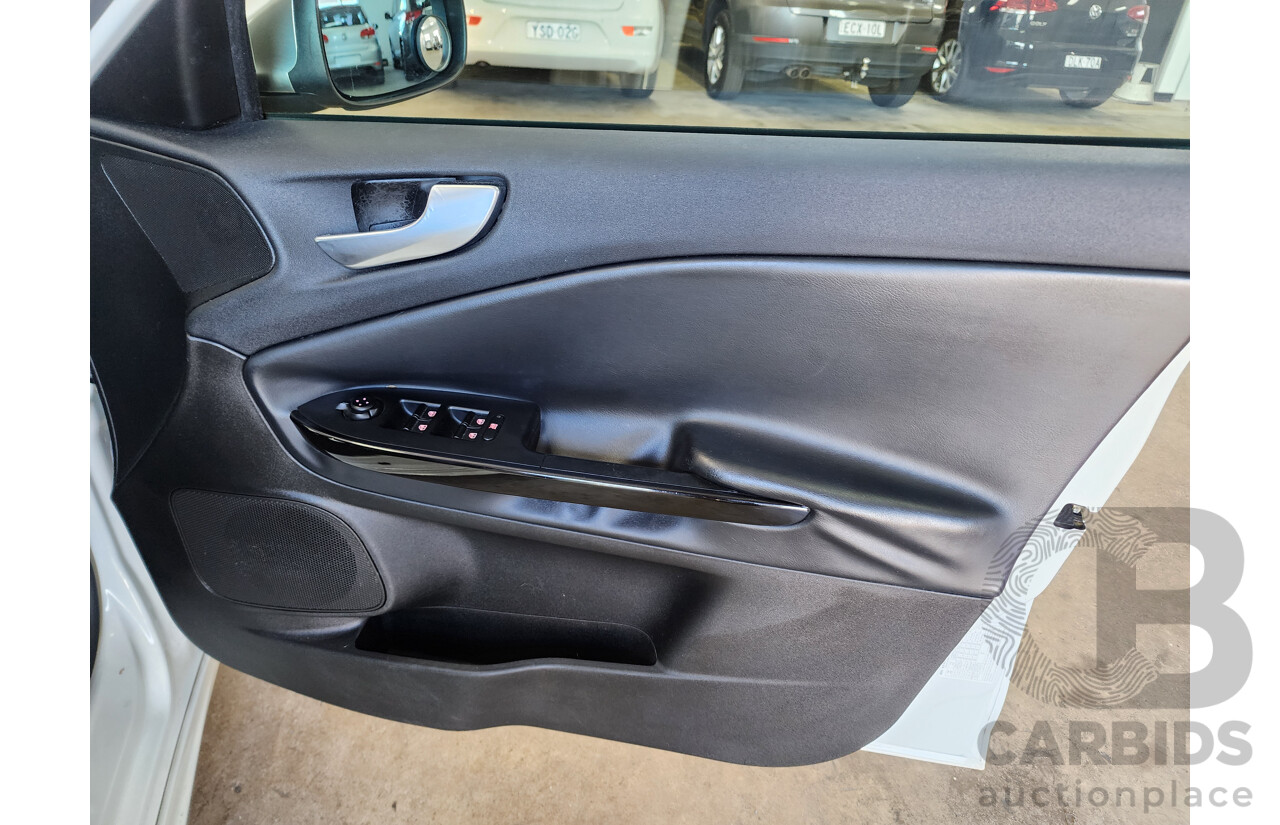 5/2012 Alfa Romeo Giulietta 2.0 Jtd-M  5d Hatchback White 2.0L