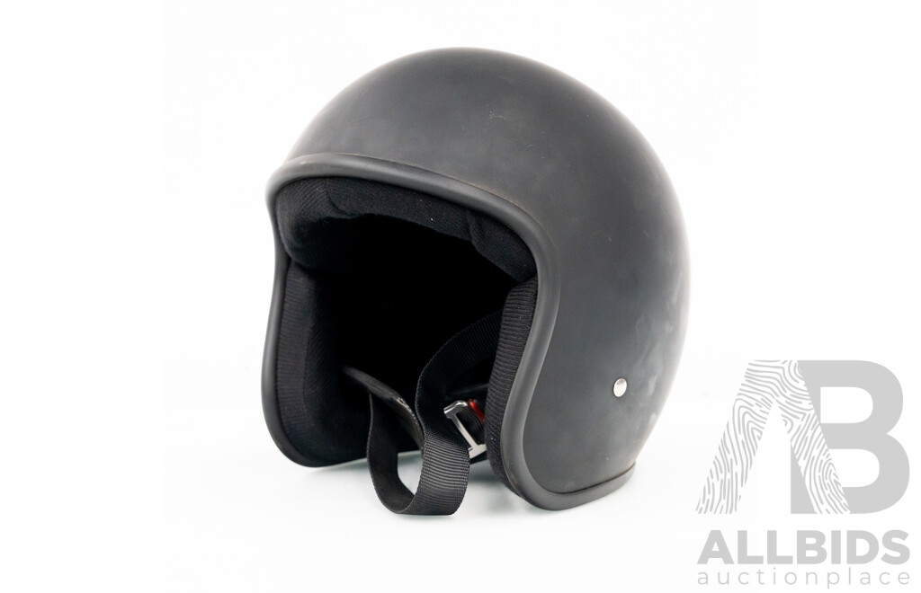 RXT Matte Black Motorcycle Helmet Size: M