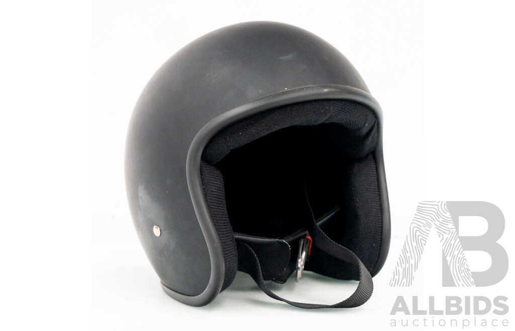 RXT Matte Black Motorcycle Helmet Size: M