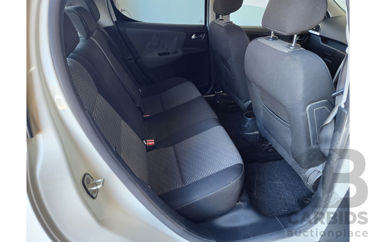 6/2010 Peugeot 207 XT HDi MY10 5d Hatchback White 1.6L