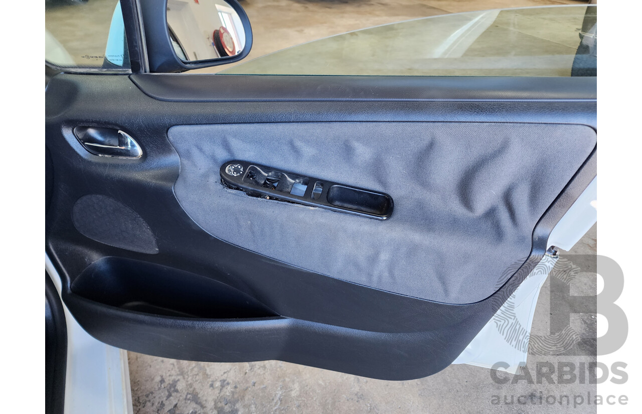 6/2010 Peugeot 207 XT HDi MY10 5d Hatchback White 1.6L