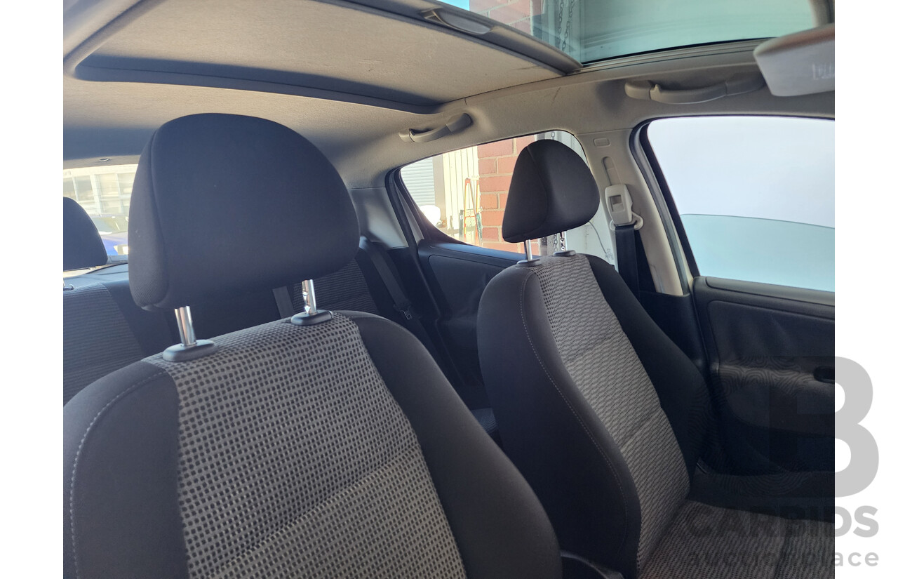 6/2010 Peugeot 207 XT HDi MY10 5d Hatchback White 1.6L