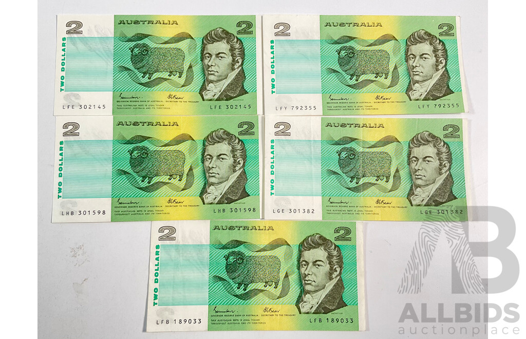 Five Australian 1985 Two Dollar Banknotes, Johnston/Fraser with Security Thread Variations