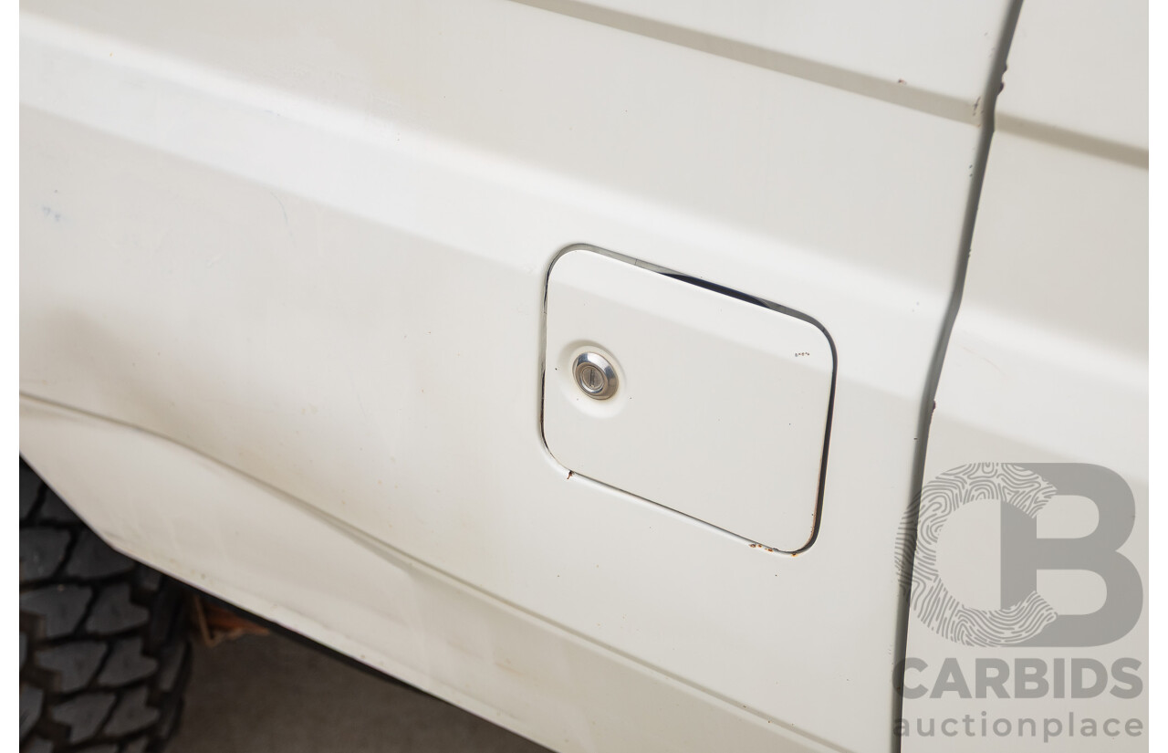 7/1992 Toyota Landcruiser Troopcarrier (4x4)  FJ75RV 2d Wagon White 4.0L