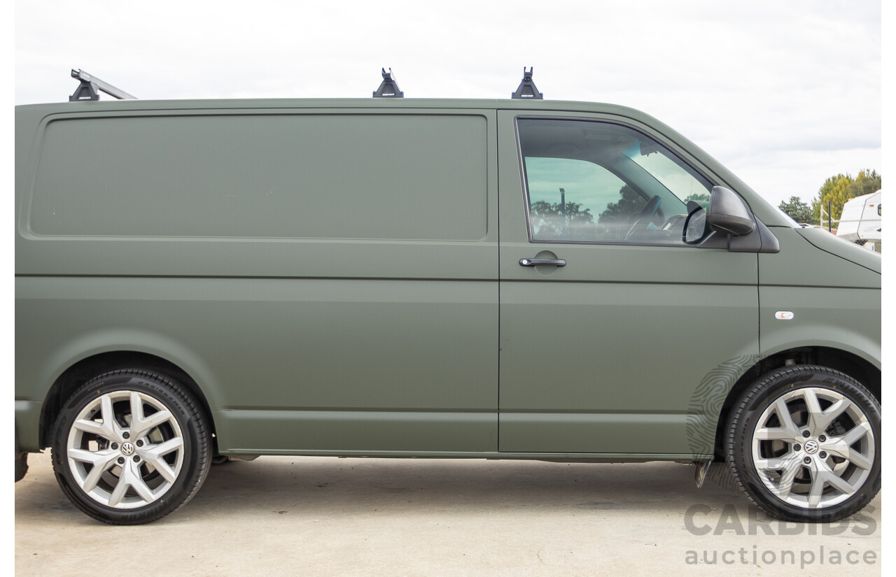06/2014 Volkswagen Transporter TDI 250 SWB T5 MY14 Van White Matt Green (Wrapped) Turbo Diesel 2.0L