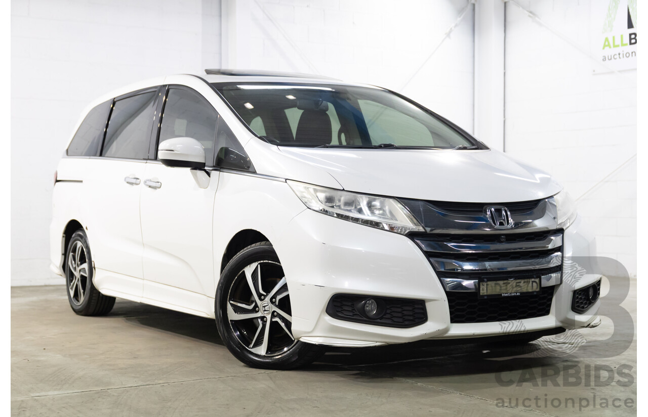 03/2016 Honda Odyssey VTi-L (FWD) RC MY16 7 Seats 4d Wagon White Diamond Pearl 2.4L