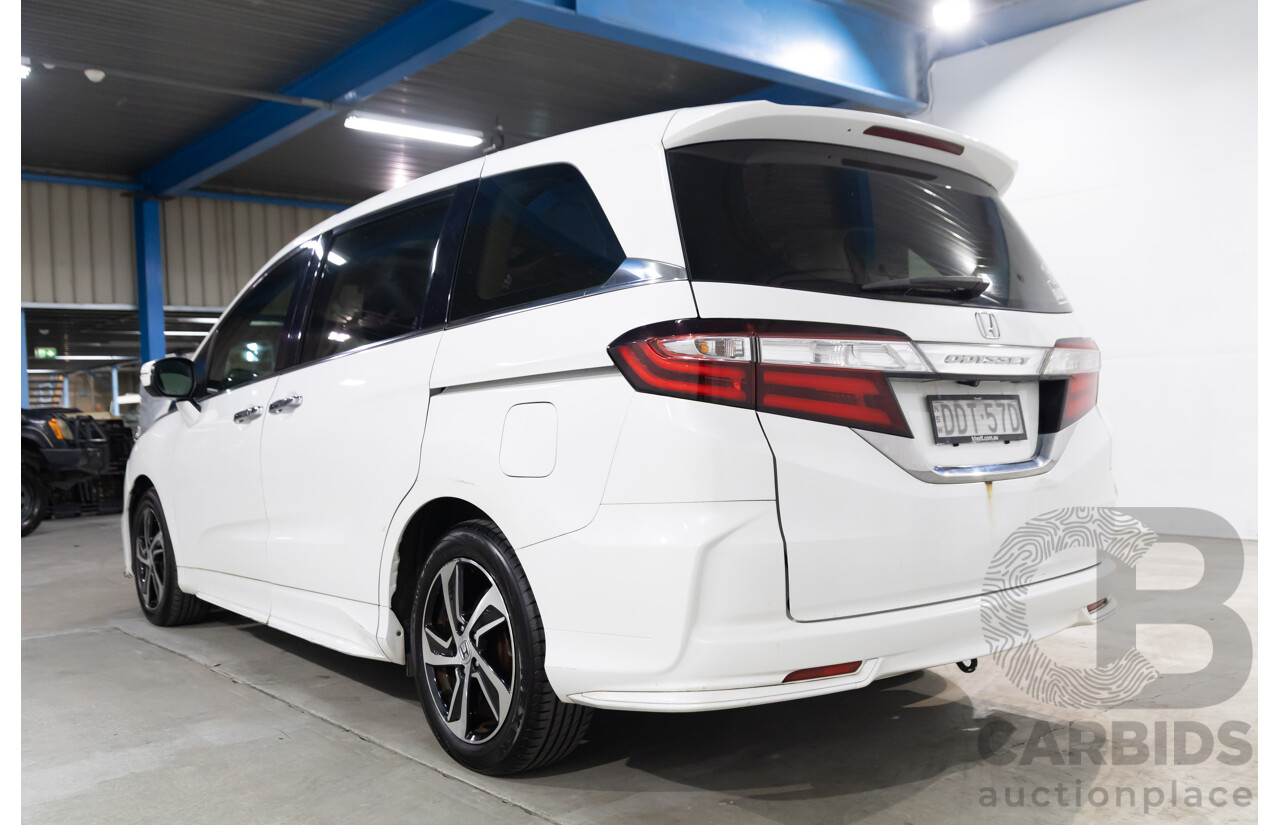 03/2016 Honda Odyssey VTi-L (FWD) RC MY16 7 Seats 4d Wagon White Diamond Pearl 2.4L
