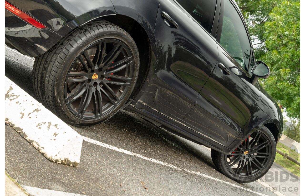 07/2016 Porsche Macan Turbo (AWD) MY16 4d Wagon Jet Black Metallic Twin Turbo V6 3.6L