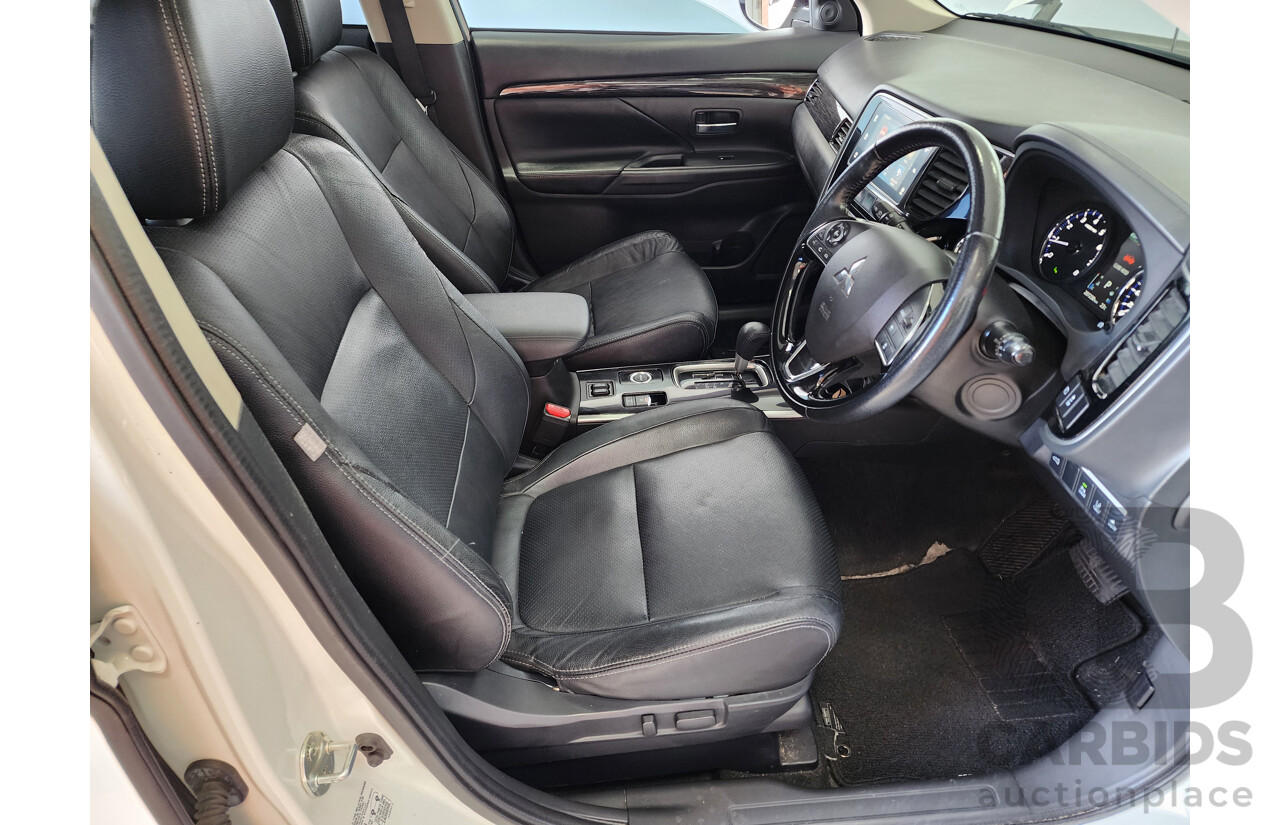 10/2016 Mitsubishi Outlander Exceed (4x4) ZK MY16 4d Wagon White 2.4L