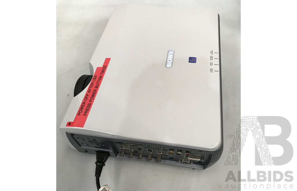Sony (VPL-PX35) SuperBright Data Projector