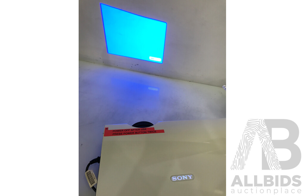 Sony (VPL-PX35) SuperBright Data Projector
