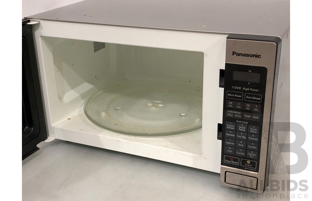 Panasonic NN-ST657S 1100W Inverter Microwave Oven