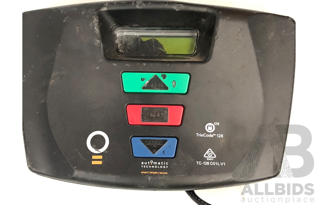 Axess Pro Series 3100 Roller Door Opener