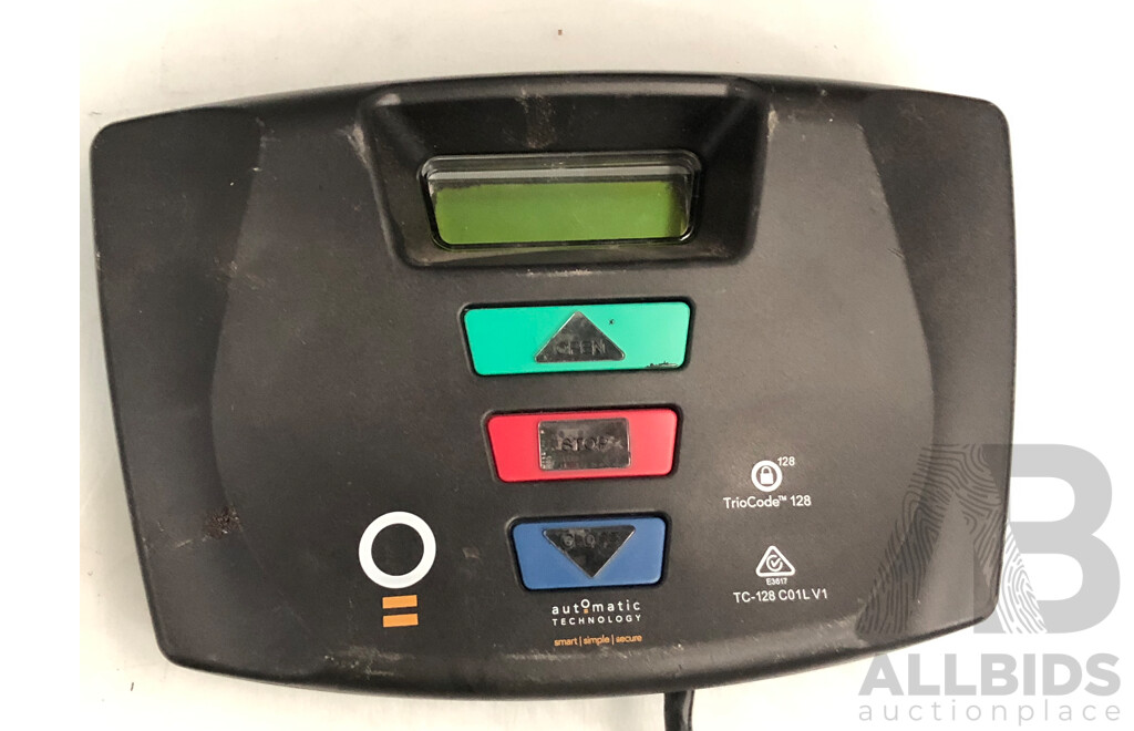 Axess Pro Series 3100 Roller Door Opener