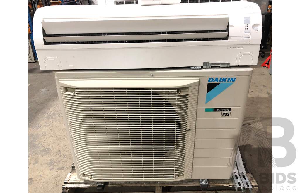 Daikin Split System Air Conditioner with Remote Control