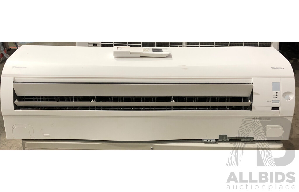 Daikin Split System Air Conditioner with Remote Control