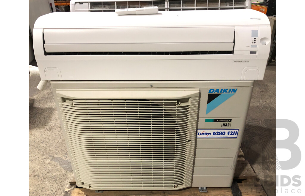 Daikin Split System Air Conditioner with Remote Control