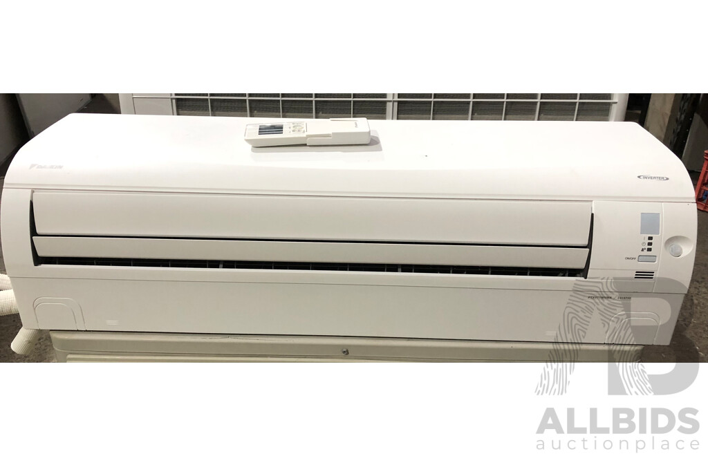 Daikin Split System Air Conditioner with Remote Control