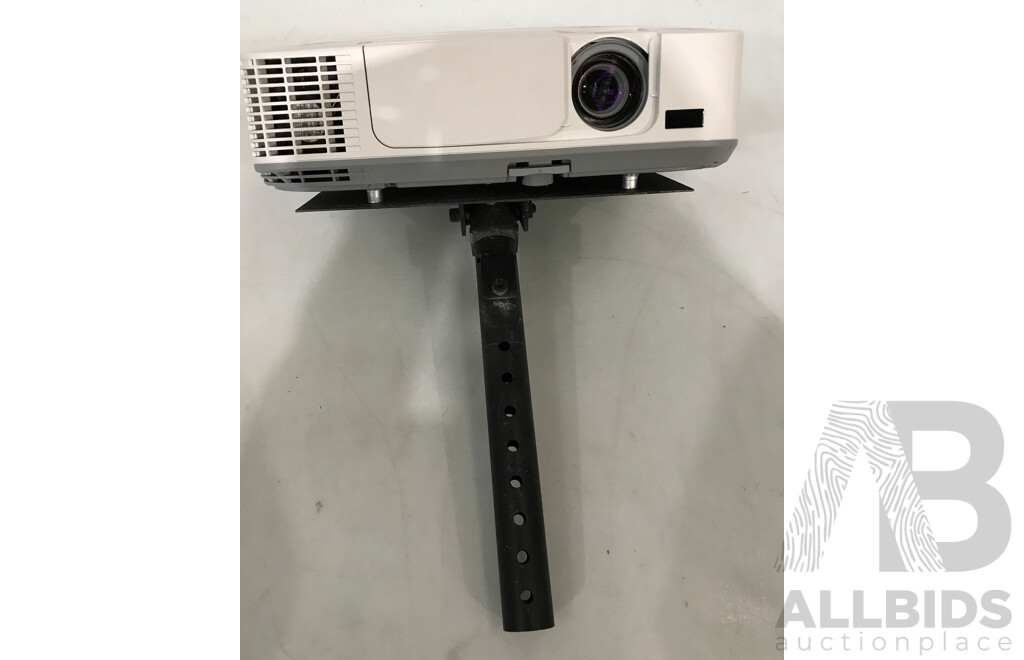 NEC (M300W) WXGA 3LCD Projector