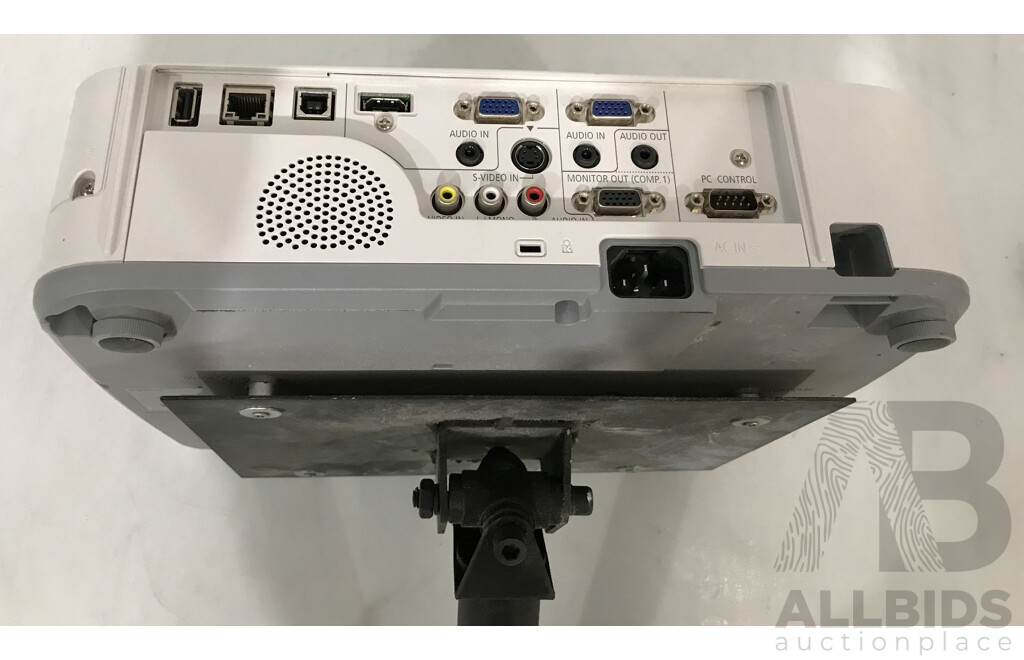 NEC (M300W) WXGA 3LCD Projector