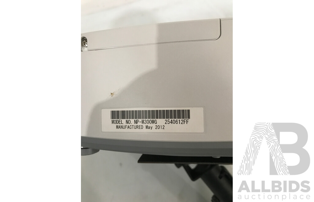 NEC (M300W) WXGA 3LCD Projector