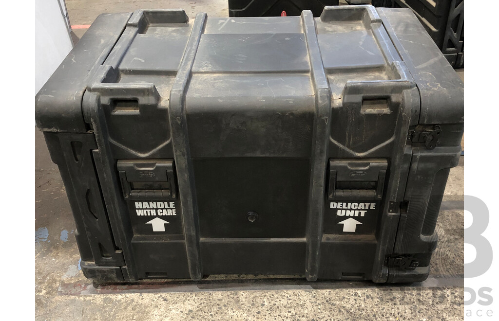 SKB Equipment Heavy Duty Road Case with 19 Inch Rackmounting