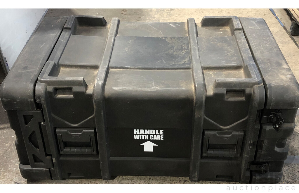 SKB Equipment Heavy Duty Road Case with 19 Inch Rackmounting