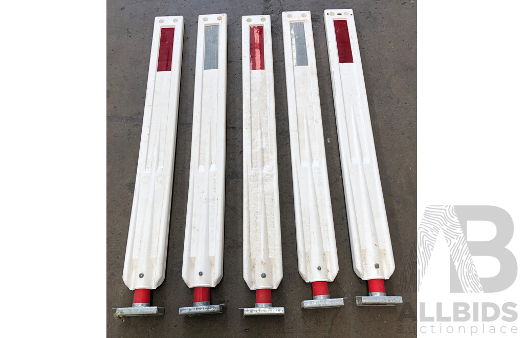 Dura-Post Flexi360 Flexible Guide Posts - Lot of 17
