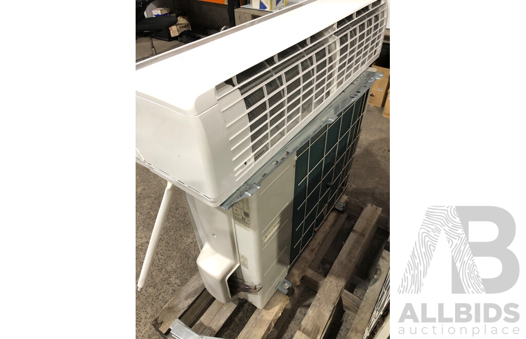 Mitsubishi Split System Air Conditioner with Remote Control
