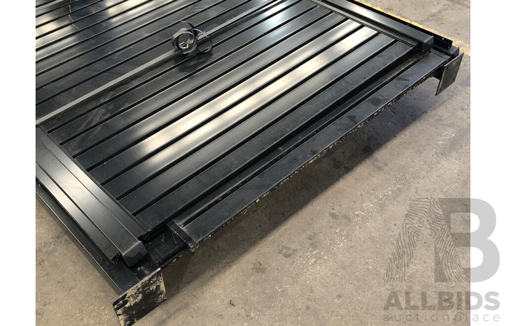 5 Meters of Aluminium Fencing - 1860mm Tall