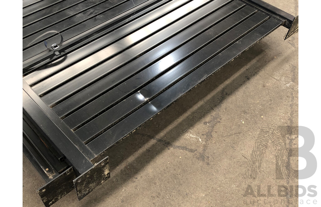 5 Meters of Aluminium Fencing - 1860mm Tall