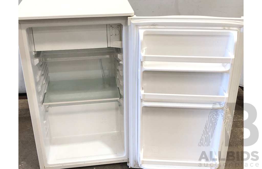 Westinghouse 110 Litre Bar Fridge