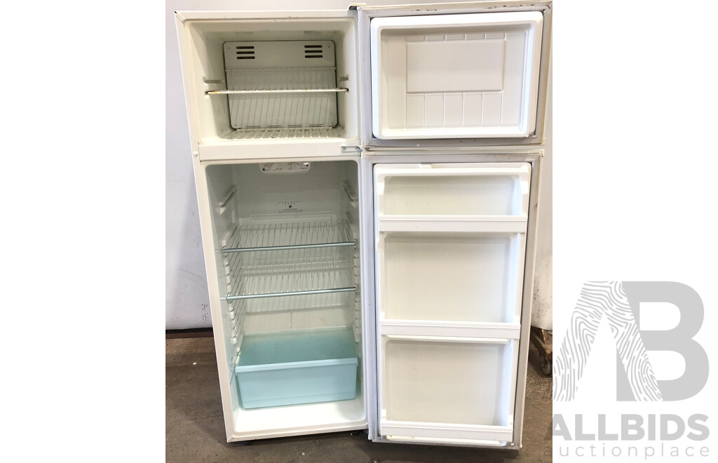 Westinghouse 210 Litre Top Mount Fridge/Freezer