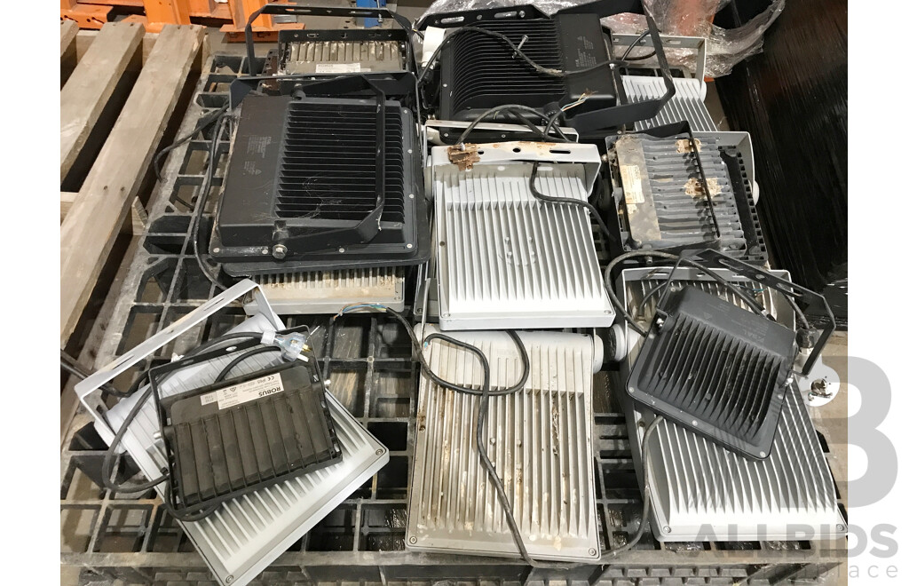 Bulk Lot of Robus and SAL Tradestar Flood Lights