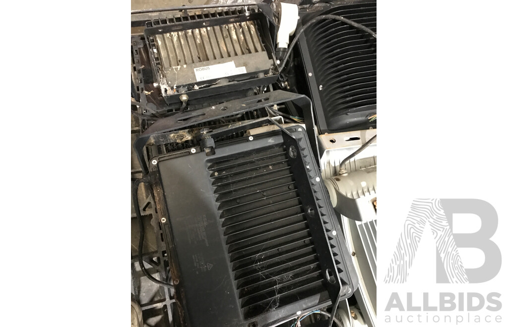 Bulk Lot of Robus and SAL Tradestar Flood Lights